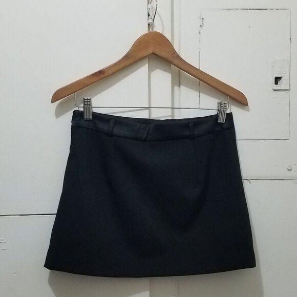 NWT MINI BLACK SKIRT - Picture 5 of 7